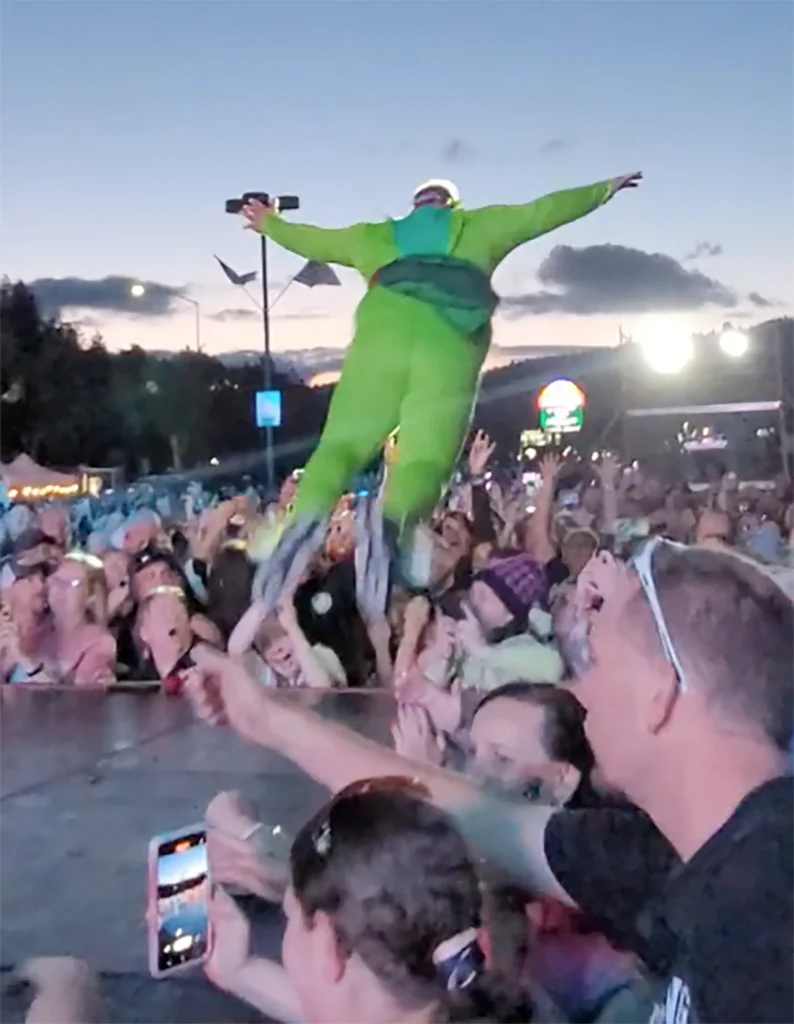 Stage dive 