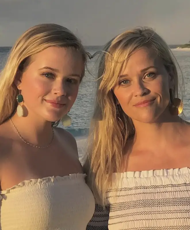 Reese Witherspoon and Ava Phillippe.