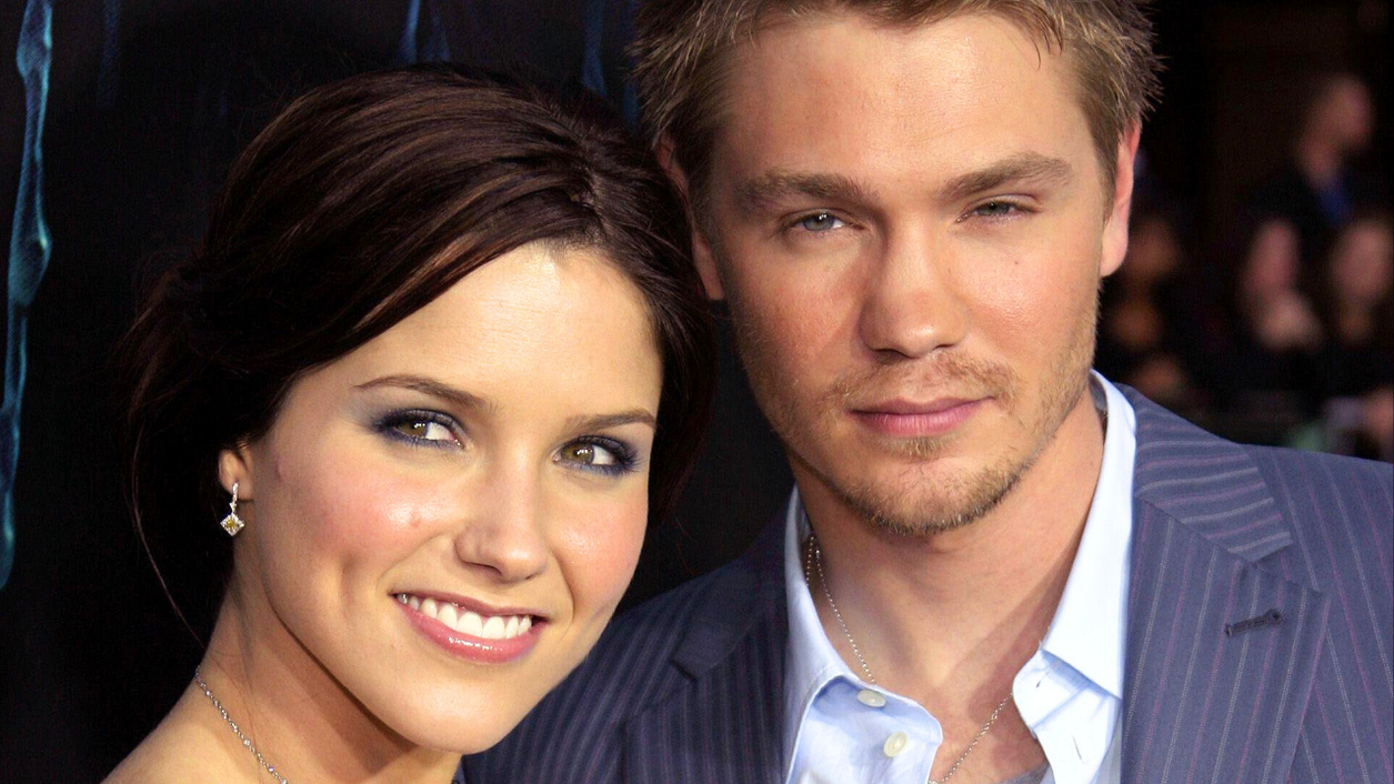 One Tree Hill star Sophia Bush has come out and debuted her girlfriend, Ashlyn Harris.