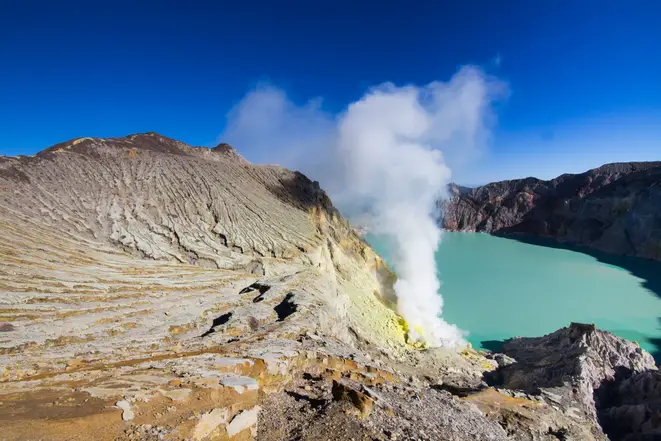 Tourist Accidentally Falls In Active Volcano As Her Husband Snaps Final Photo