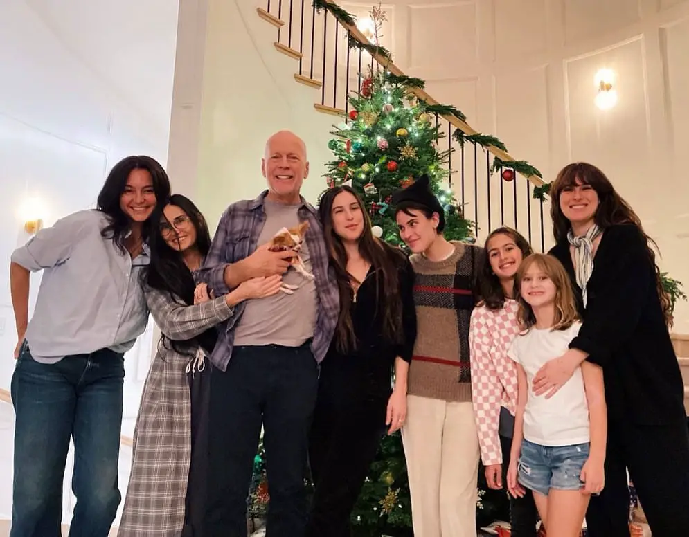 Bruce Willis, Demi Moore and family. 