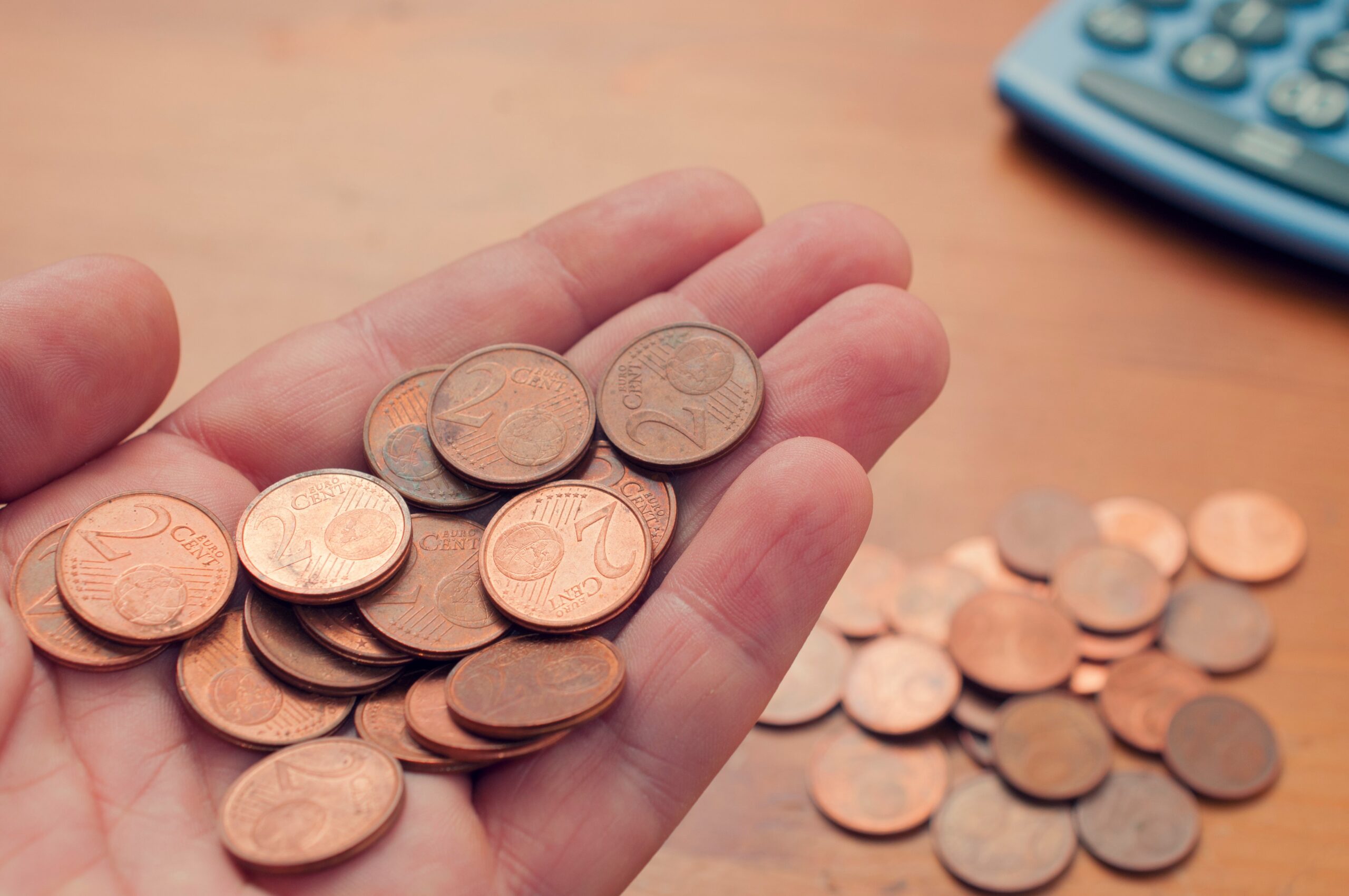 Man holding bunch of cents. 