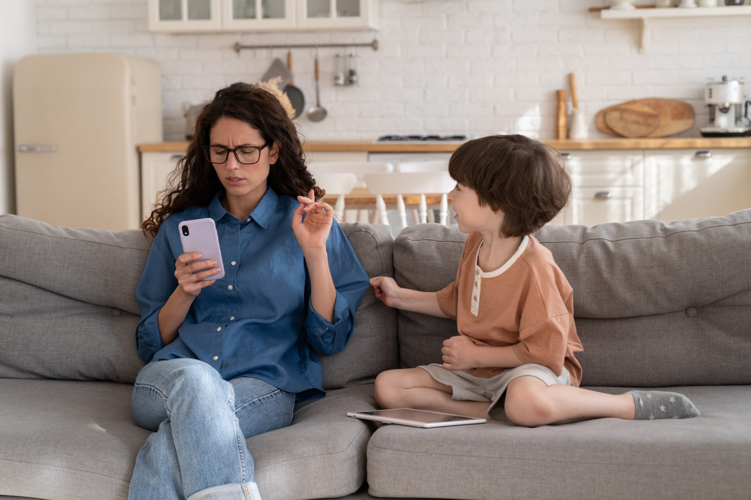 Mom ignoring child. 