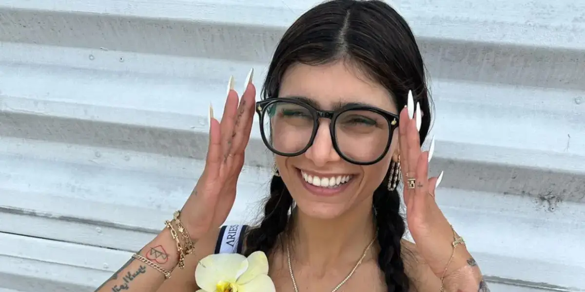 Mia Khalifa in glasses.