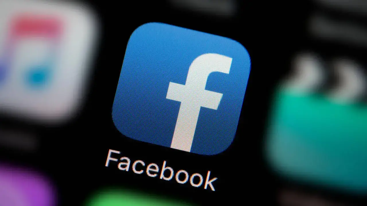 A huge Facebook glitch saw the app making irritating chirping noises.