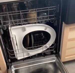 Toilet dishwasher