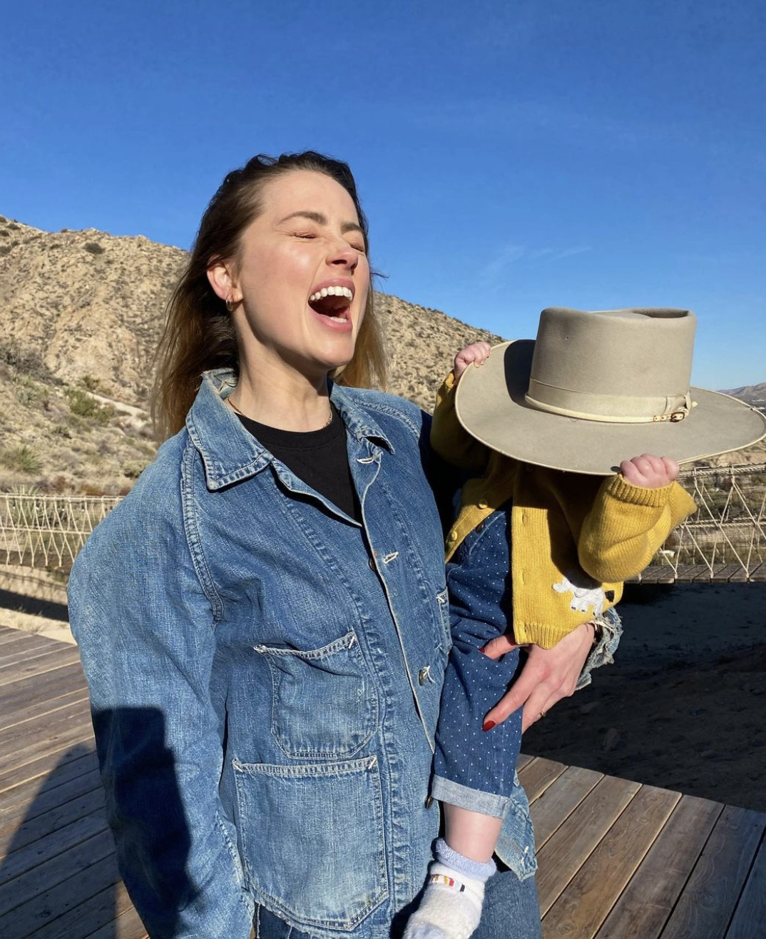 Amber Heard and her daughter. 