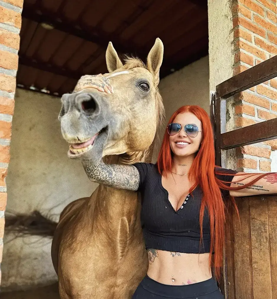 Elena Larrea with a horse.