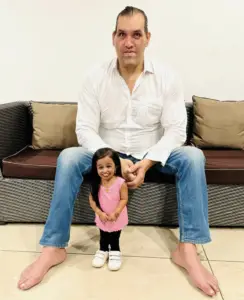 Sultan Kösen and Jyoti Amge. 