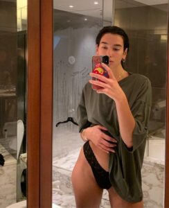 Dua Lipa's bathroom selfie. 