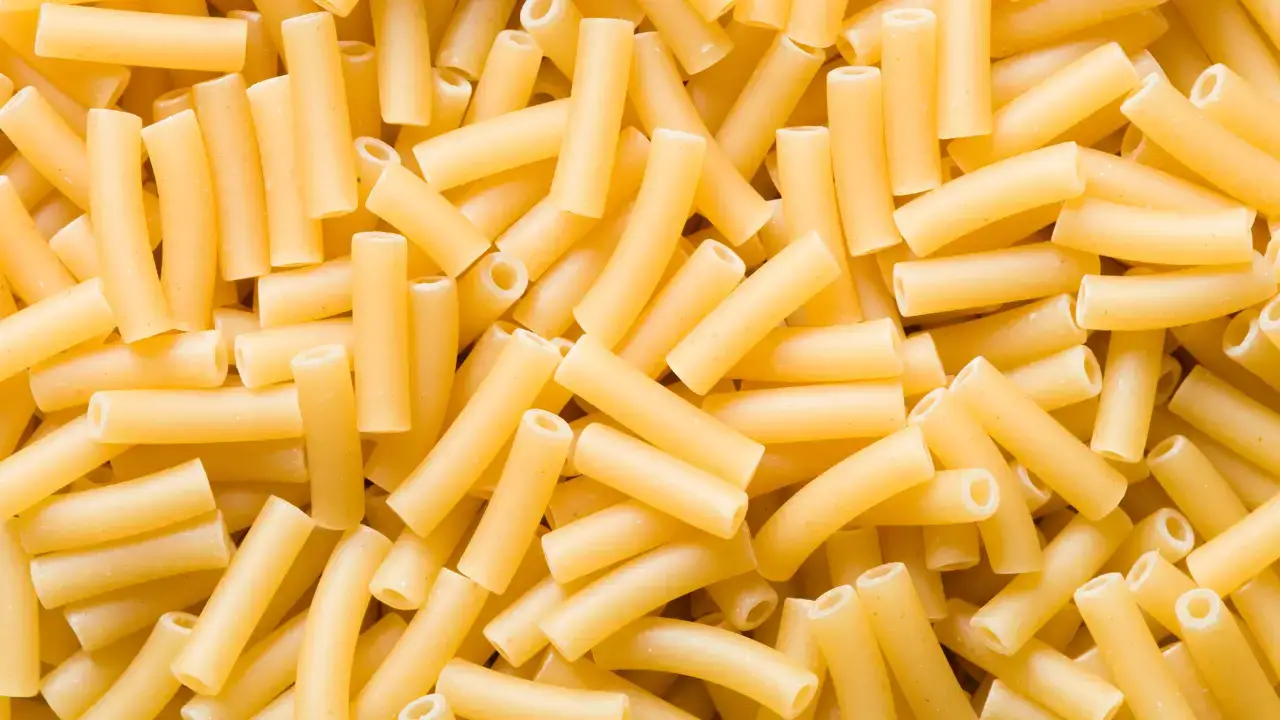 A student died 10 hours after eating pasta that had been left out for five days. 