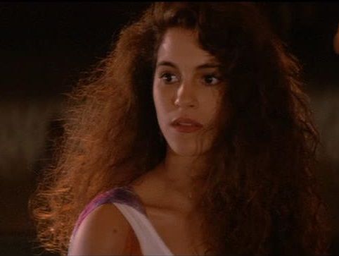 Jami Gertz in The Lost Boys (1987).