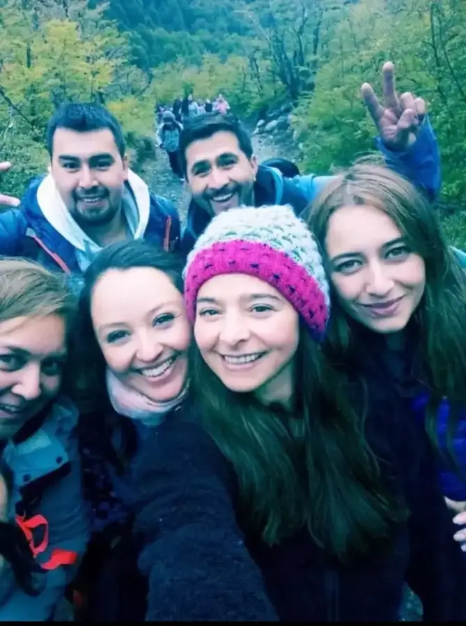 Six friends and seven faces photo.