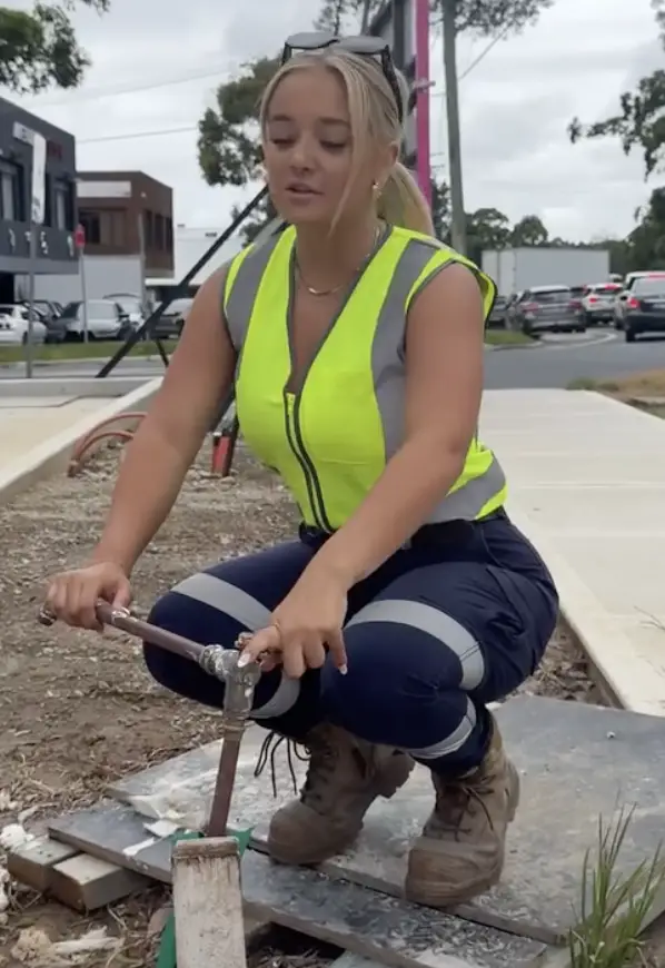 'Bikini tradie' Shianne Foxx