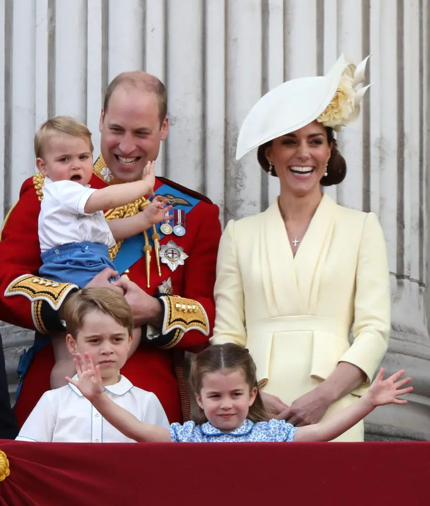 Prince Wiliam and Kate Middleton with children