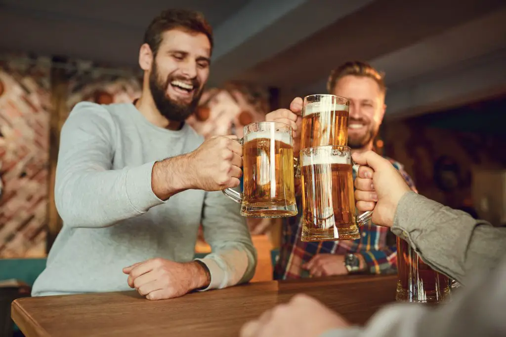 Men drinking beer