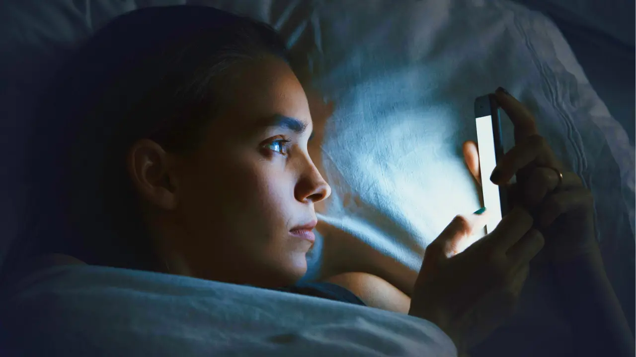A technology expert has issued a warning as he urges people not to charge their phone overnight.