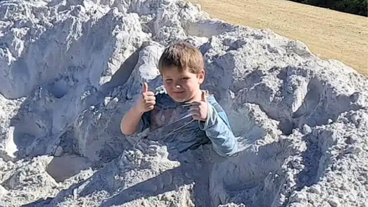 A family posted the final photo of their little boy, taken just minutes before he was pronounced dead, aged seven.