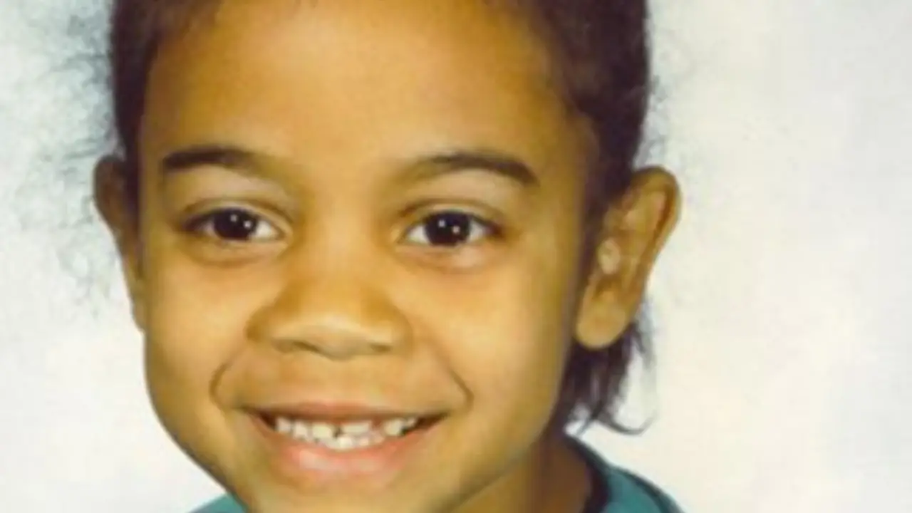 The little girl in this photo grew up to be the highest-growing actor of all time, Zoe Saldana.