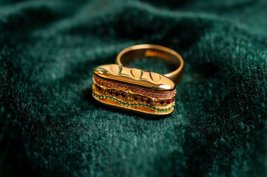 Subway baguette ring