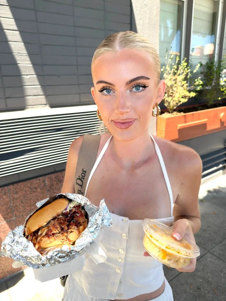 Elsa Thora